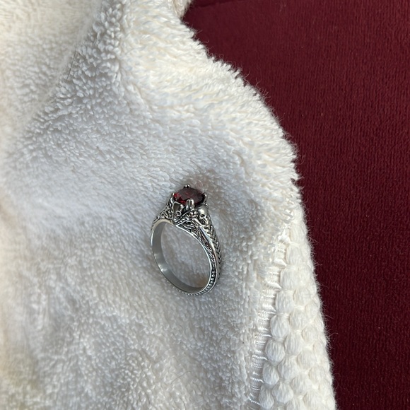 Harley Davidson Women’s Stainless Steel ring w Ruby colored stone - Picture 6 of 10